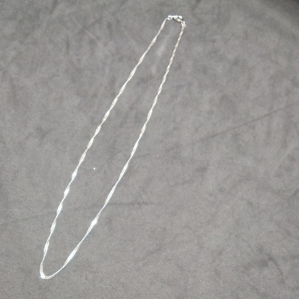 Minimalist Silver Twisted Necklace Chain